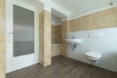 Charmantes Reihenhaus mit 3 Wohnungen und Garage in exzellenter Lage - Souterrain Badezimmer